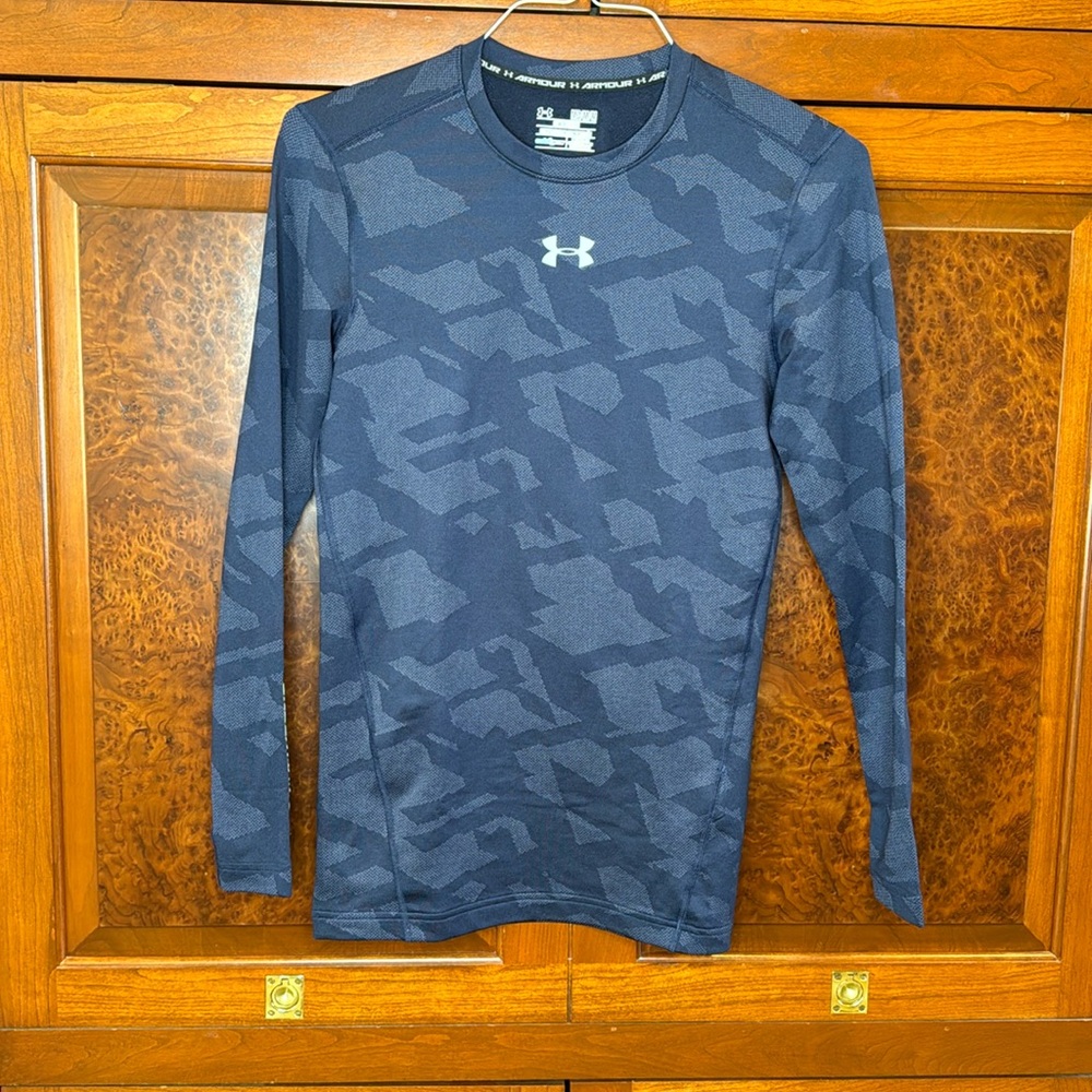 Under armor men’s M navy camo compression coldgear, NWOT, gently worn, great con